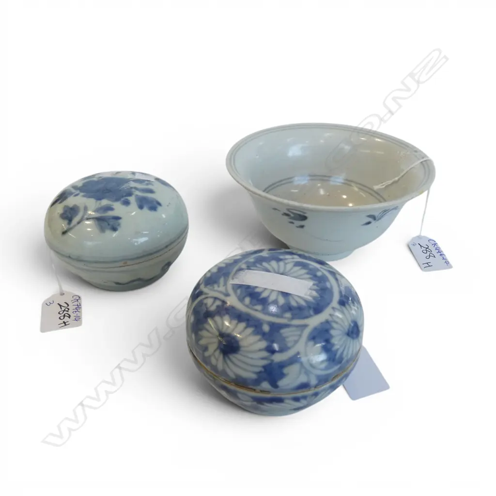 2 ANTIQUE CHINESE B/W LIDDED CONTAINERS + CHINESE BOWL floral & band design Dia.145mm Image 1++