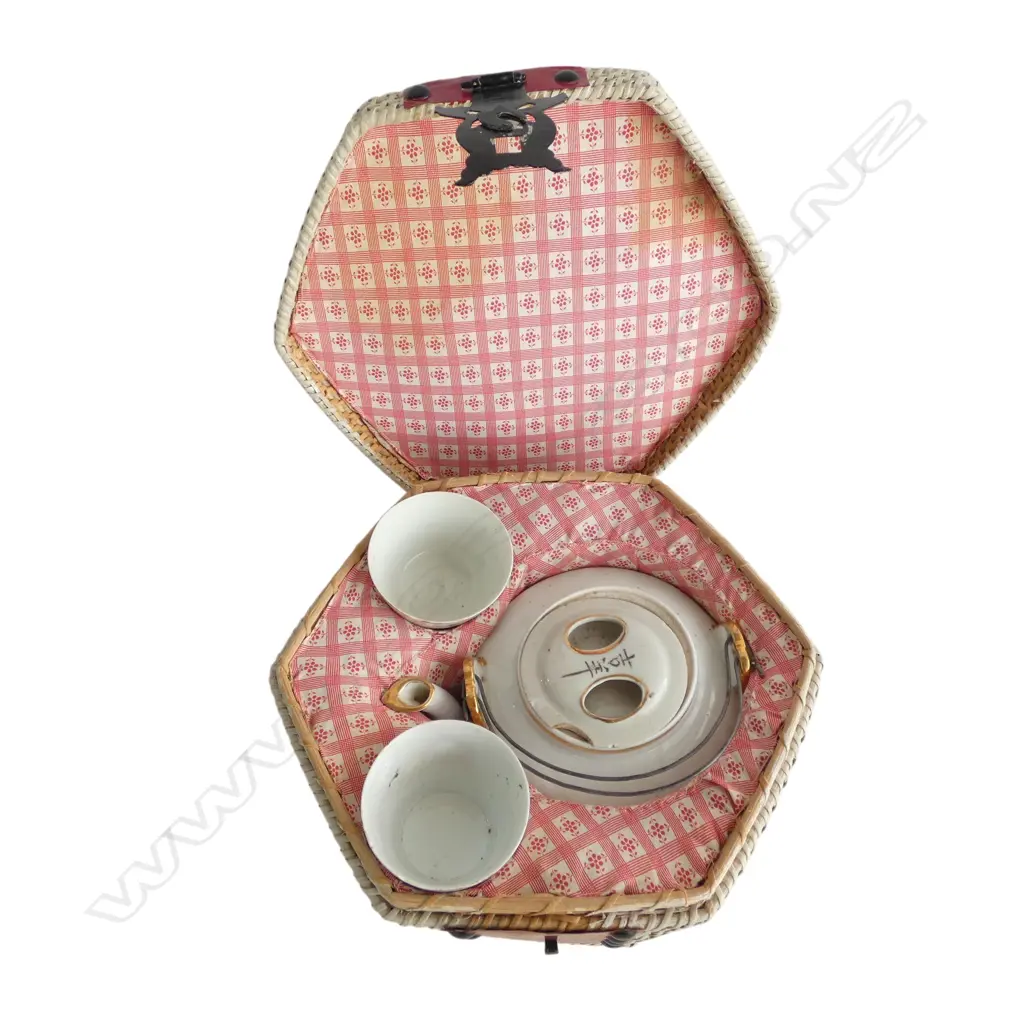 ORIENTAL TEAPOT & 2 CUPS, BOXED FAULTS Image 1++
