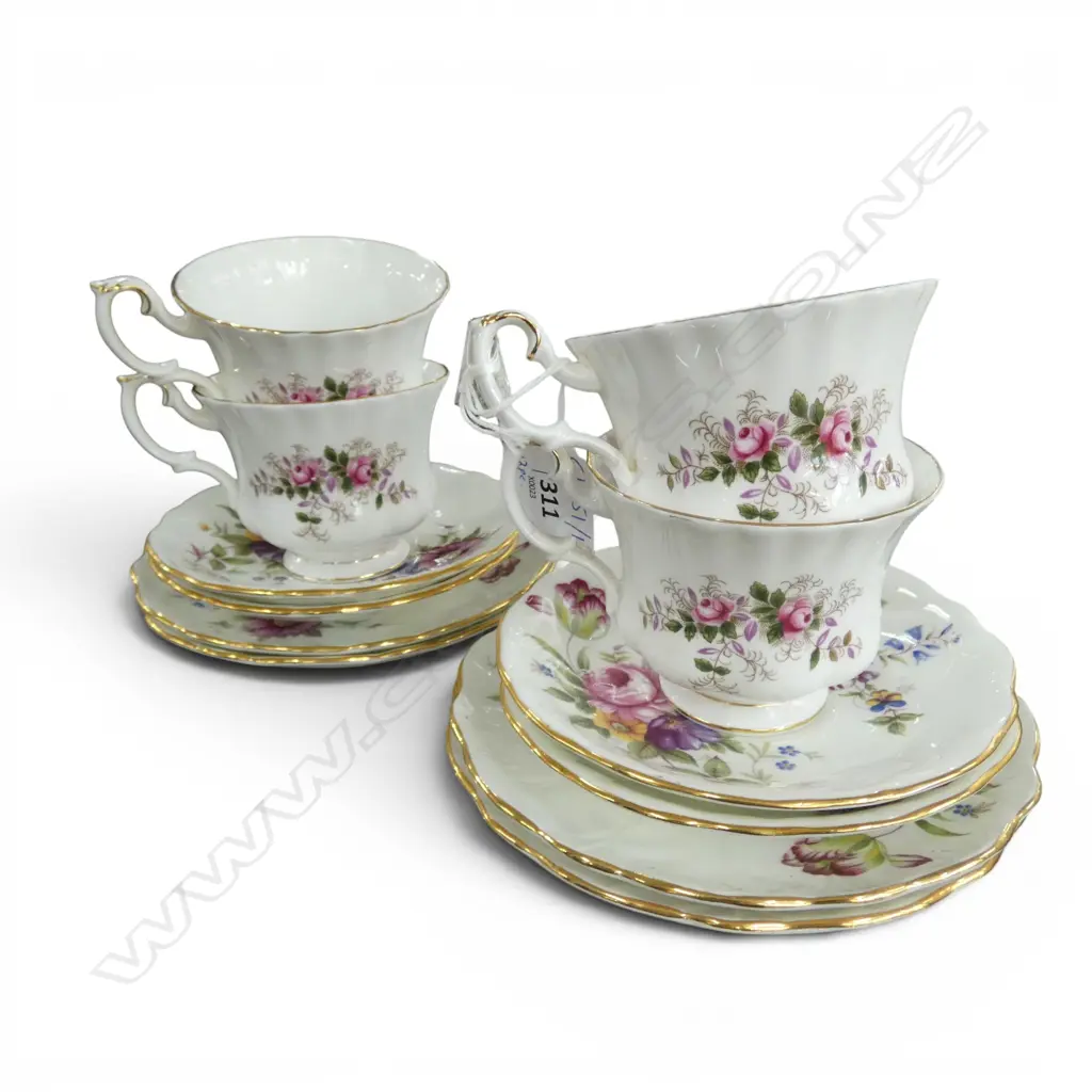 4 ROYAL ALBERT ‘LAVENDER ROSE’ TEA CUPS, SAUCERS, & PLATES Image 1++