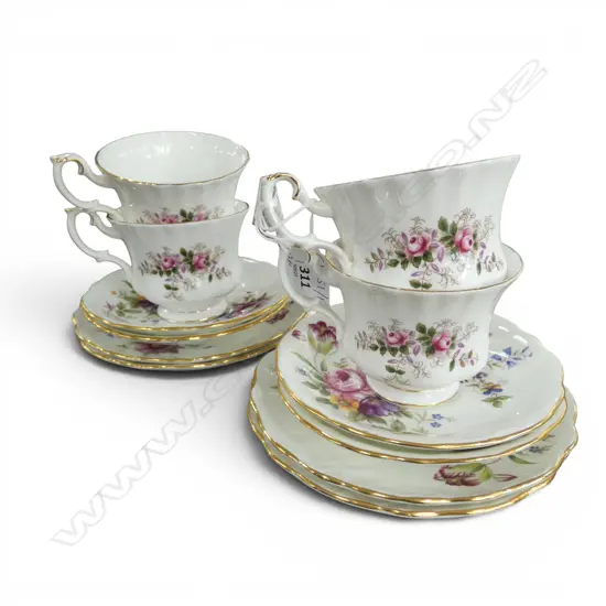 4 ROYAL ALBERT ‘LAVENDER ROSE’ TEA CUPS, SAUCERS, & PLATES