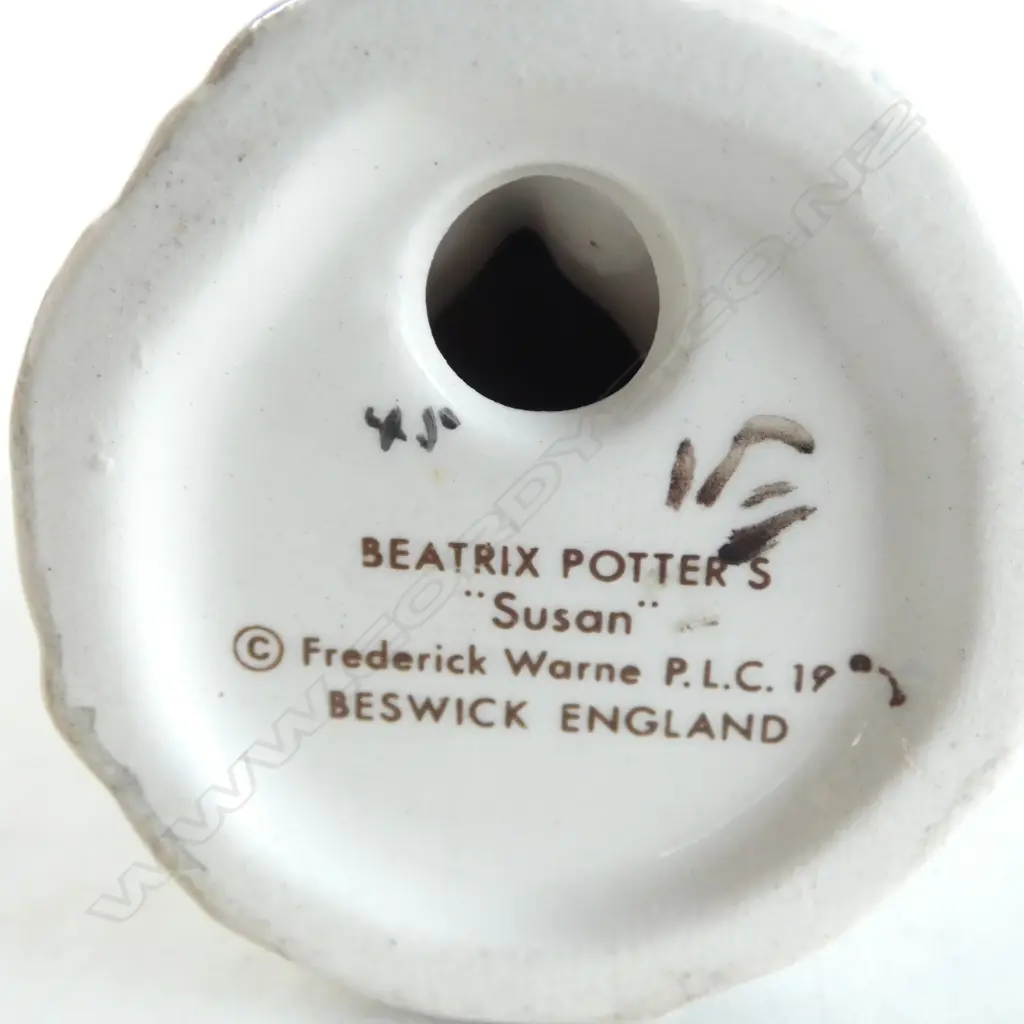 BESWICK BEATRIX POTTER 'SUSAN', H.105mm, brown backstamp 1973-1988 Image 1++