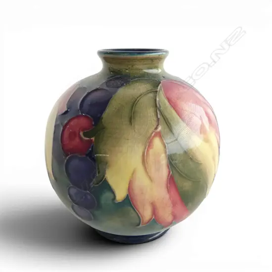 MOORCROFT LEAF & BERRY VASE signed, chip H.110mm