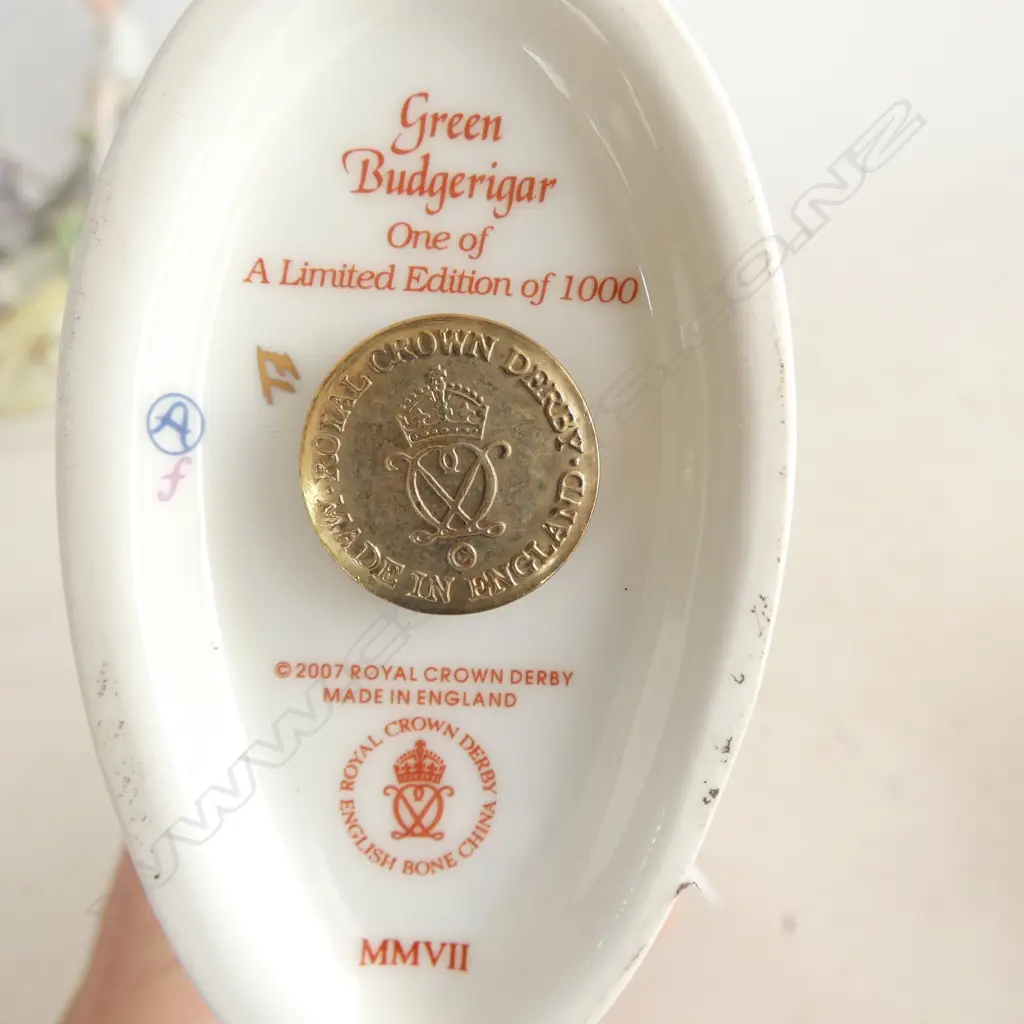 2 ROYAL CROWN DERBY GOLD SEAL BUDGERIGAR PAPERWEIGHTS H.110mm Image 1++