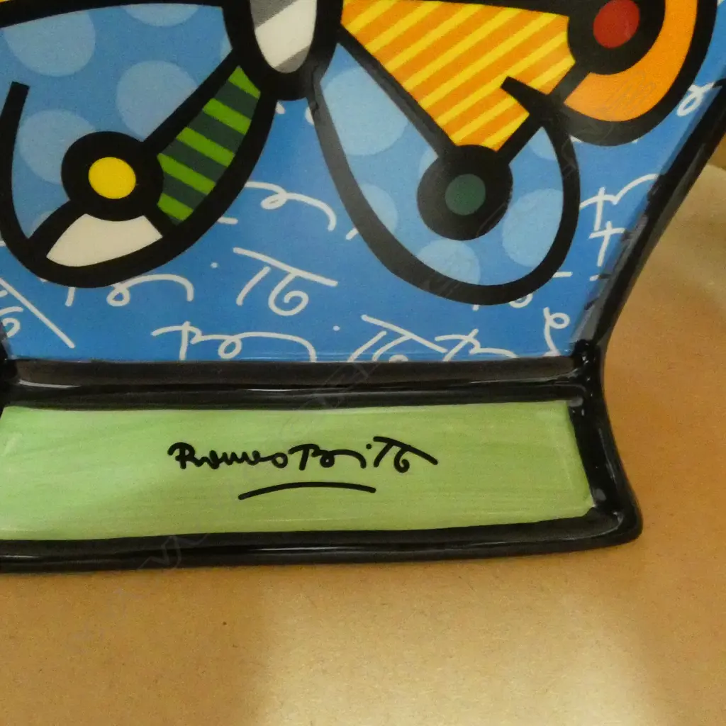 ROMERO BRITTO SIGNED JUKEBOX TEAPOT  CHIPPED & SIGNED HEART BISCUIT BARREL H220MM Image 1++