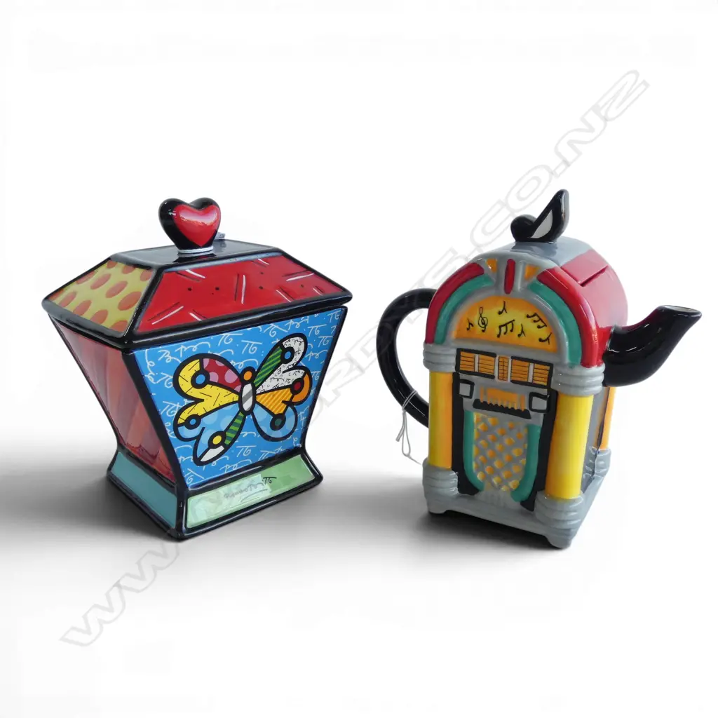 ROMERO BRITTO SIGNED JUKEBOX TEAPOT  CHIPPED & SIGNED HEART BISCUIT BARREL H220MM Image 1++