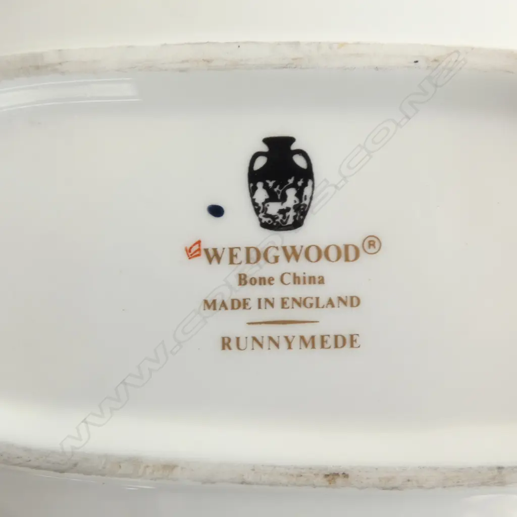 WEDGWOOD DUKE OF EDINBURGH BOX, ASHTRAY & 'RUNNYMEDE' DISH W.130mm Image 1++