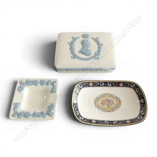 WEDGWOOD DUKE OF EDINBURGH BOX, ASHTRAY & 'RUNNYMEDE' DISH W.130mm