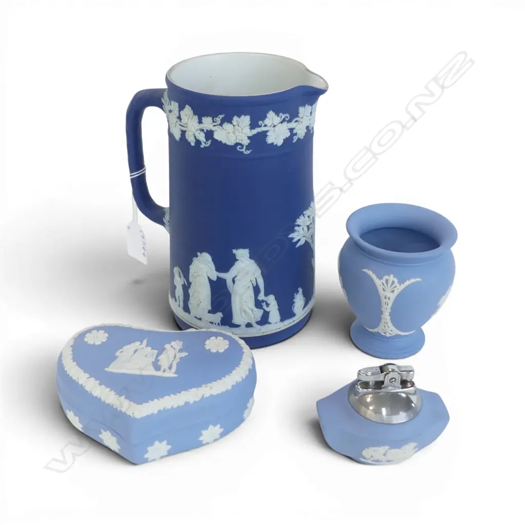 4 PCES WEDGWOOD JASPERWARE H.190mm Image 1++