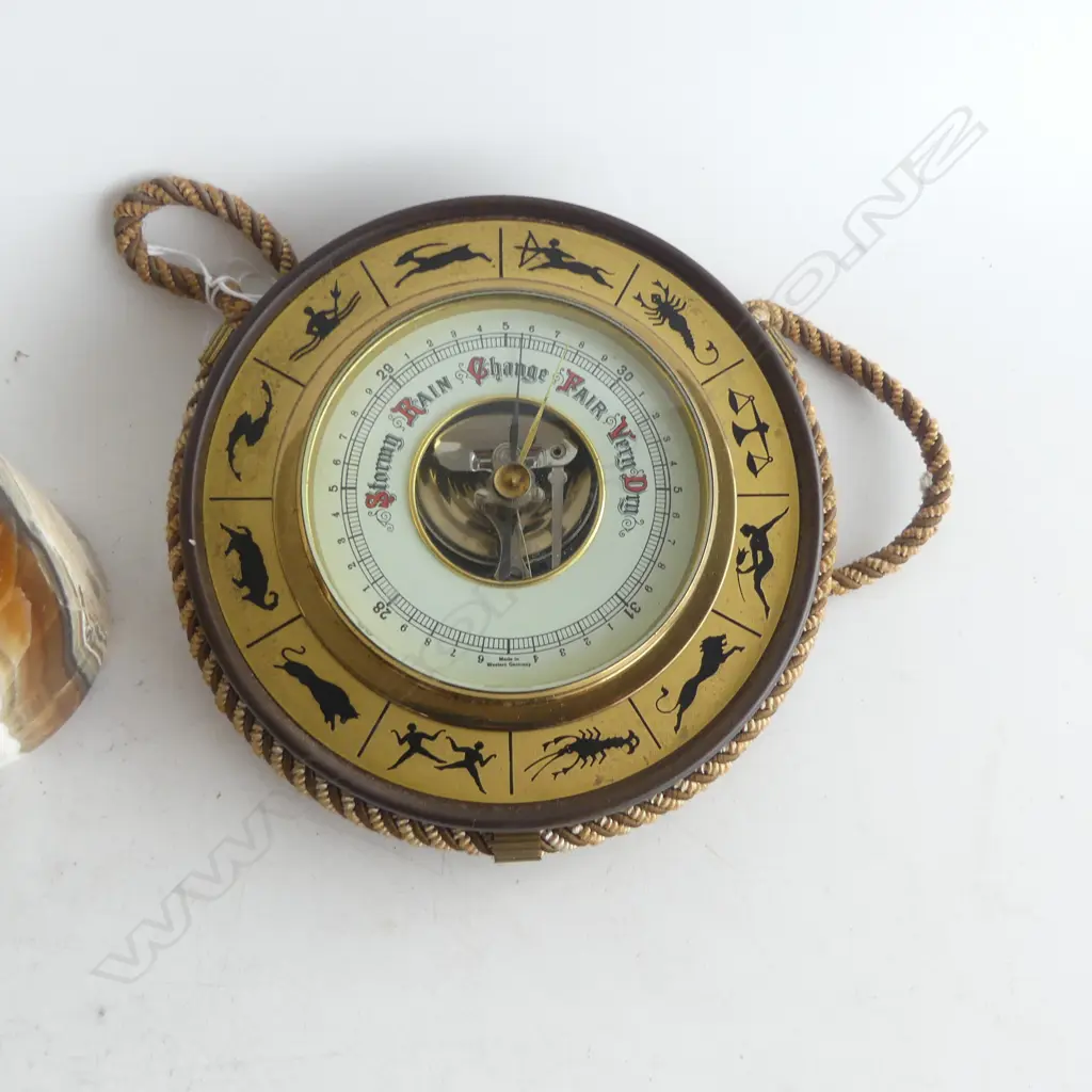 VINTAGE ZODIAC WALL BAROMETER DIA170MM & ITALIAN LIDDED ONYX TANKARD H150MM Image 1++