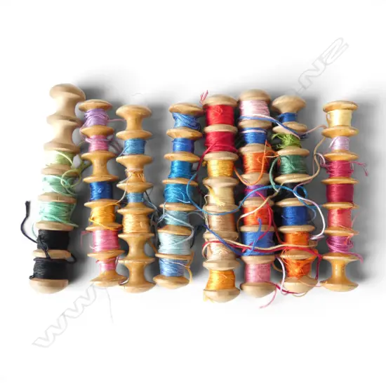 Bag turned wood cotton reels. Each 7 reel sections long. L.140mm. Mainly w threads