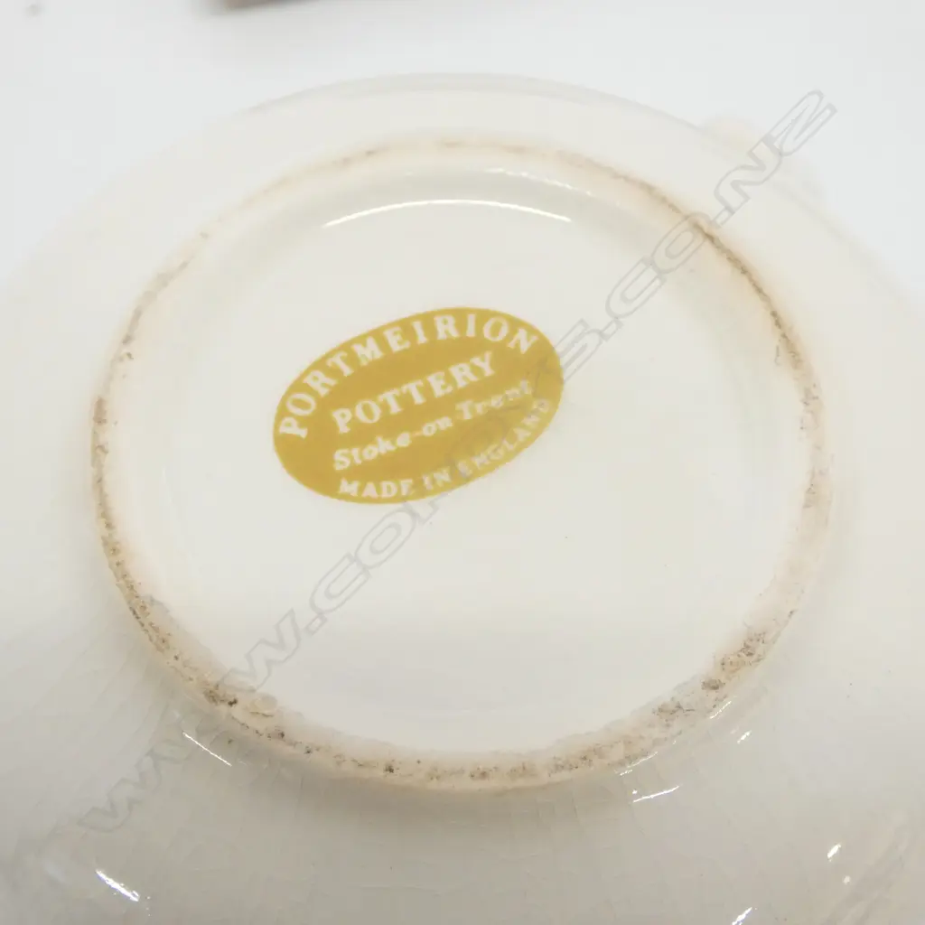 WEDGWOOD JASPERWARE PLATE, PORTMEIRION CUP, B/W TILE & PHOTOGRAPH OF ST. PAULS 1941 Image 1++