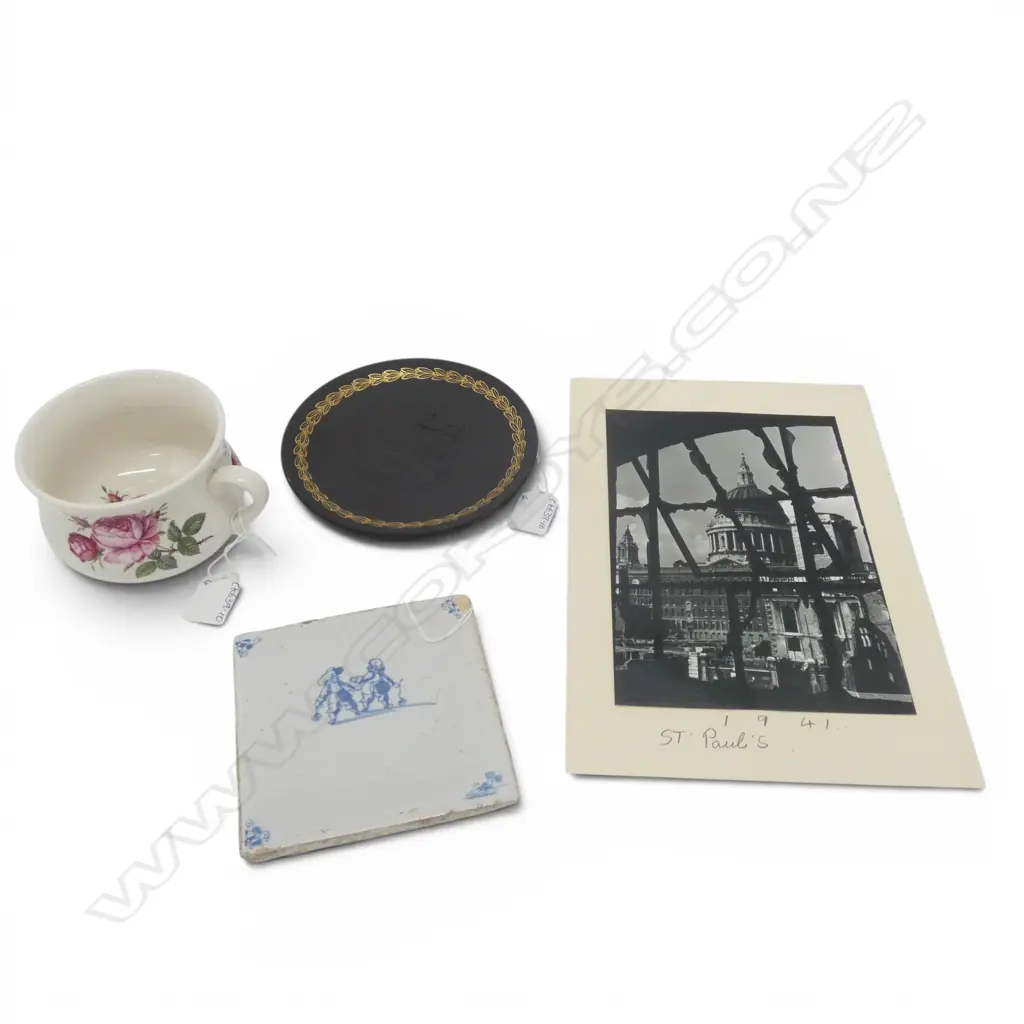 WEDGWOOD JASPERWARE PLATE, PORTMEIRION CUP, B/W TILE & PHOTOGRAPH OF ST. PAULS 1941 Image 1++