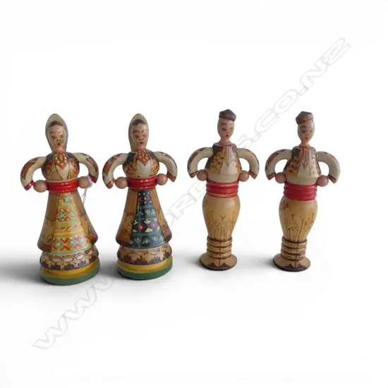 FOUR MID-CENTURY RUSSIAN DOLLS, H120mm