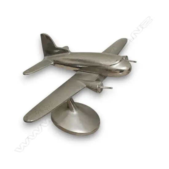 ALUMINUM MODEL OF A DOUGLAS DC-3 TWIN-ENGINE AIRPLANE MISSING PROPELLER 230mm H x 350mm L