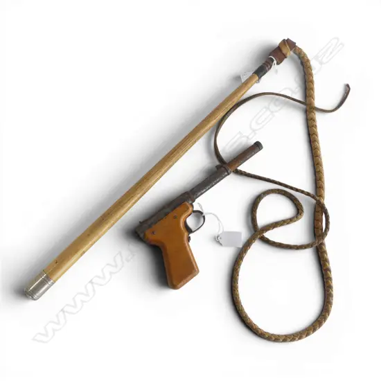 VINTAGE WOOD & LEATHER STOCK WHIP & VINTAGE BB PISTOL L240MM