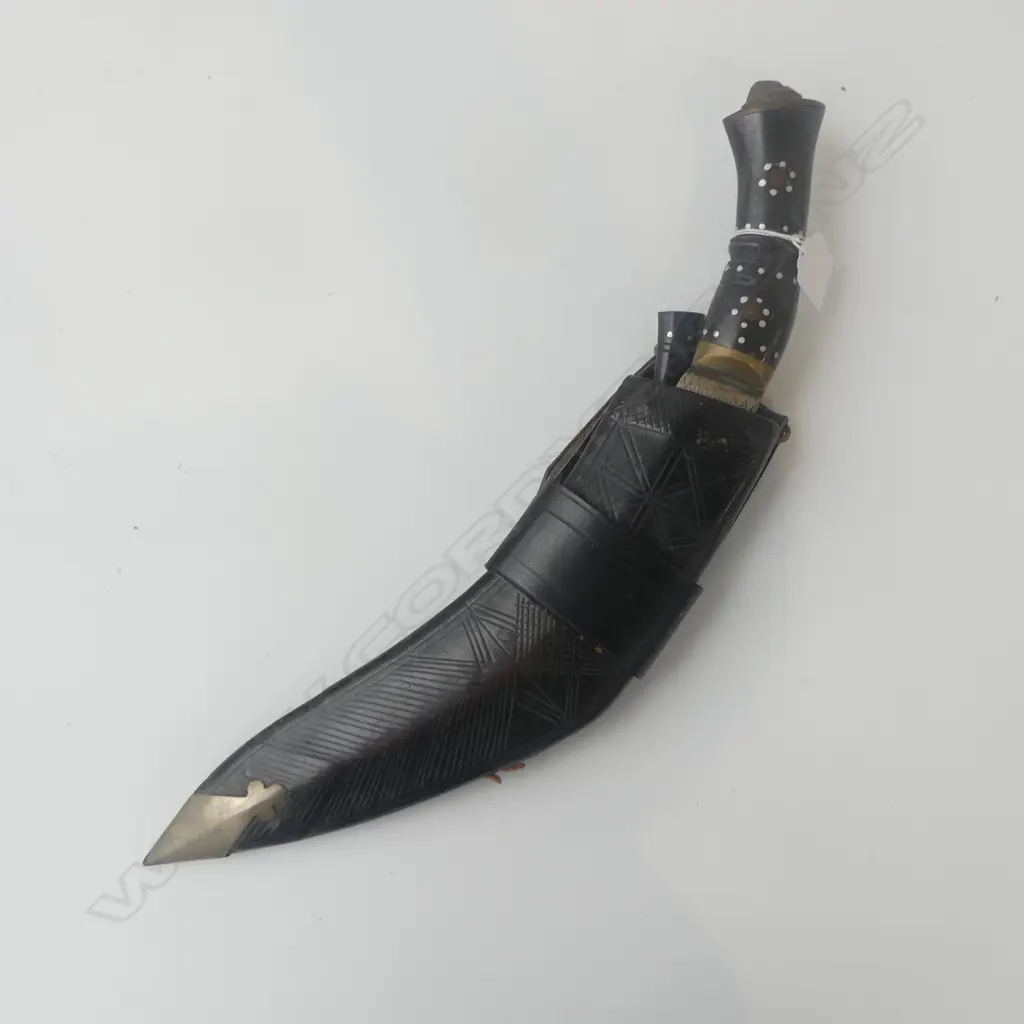 VINTAGE NEPALESE KUKRI with traditional 2 small knives. Pinned horn grips. Leather scabbard. L.435mm. Image 1++