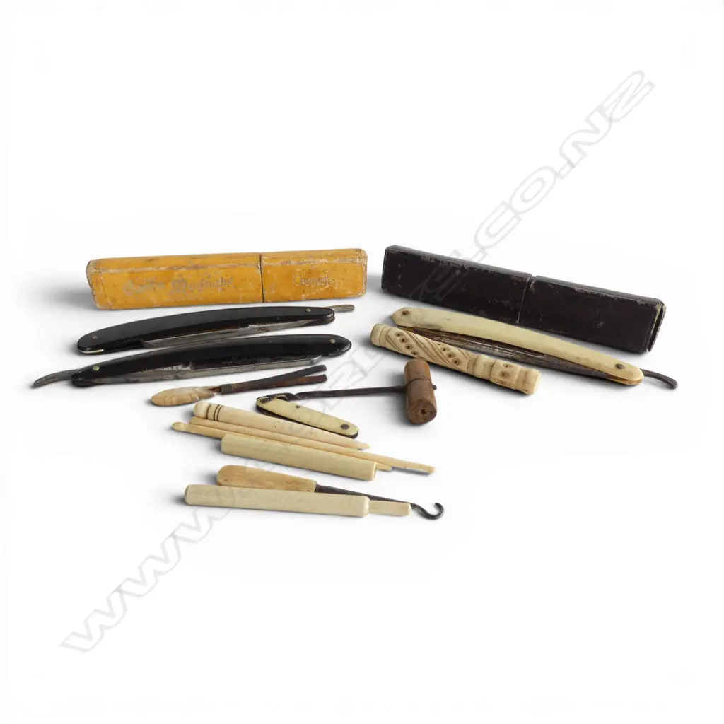 ASST. BONE & CASEIN IMPLEMENTS Incl. VINTAGE RAZORS Image 1++