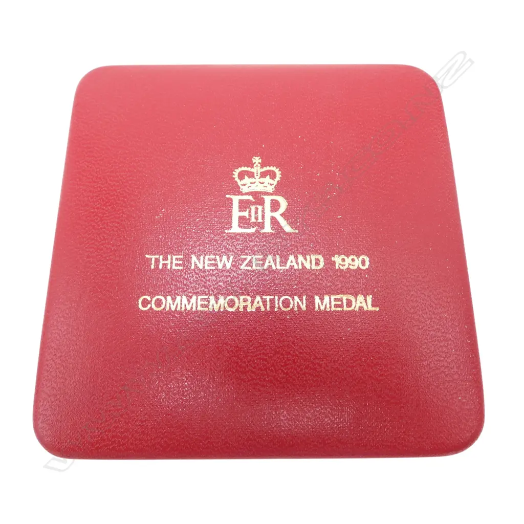 CASED NEW ZEALAND 1990 COMMEMORATION MEDAL & MINIATURE. Image 1++