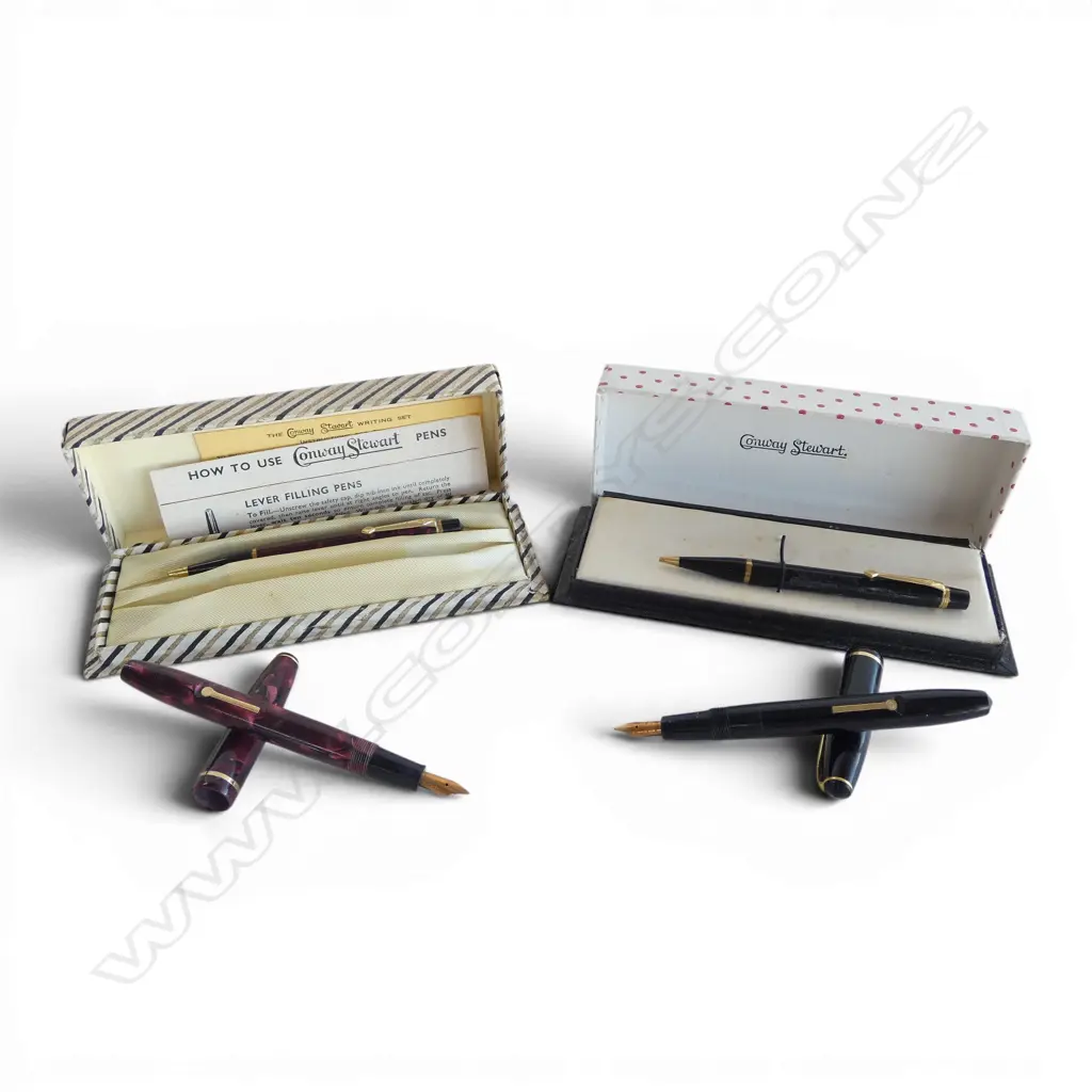 2 ORIGINAL BOXED CONWAY STEWART FOUNTAIN PEN SETS  14CT GOLD NIBS Image 1++