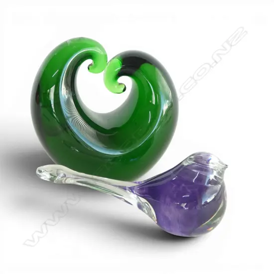 SIGNED STUDIO GLASS BIRD L150MM & STUDIO GLASS KORU ORN H145MM