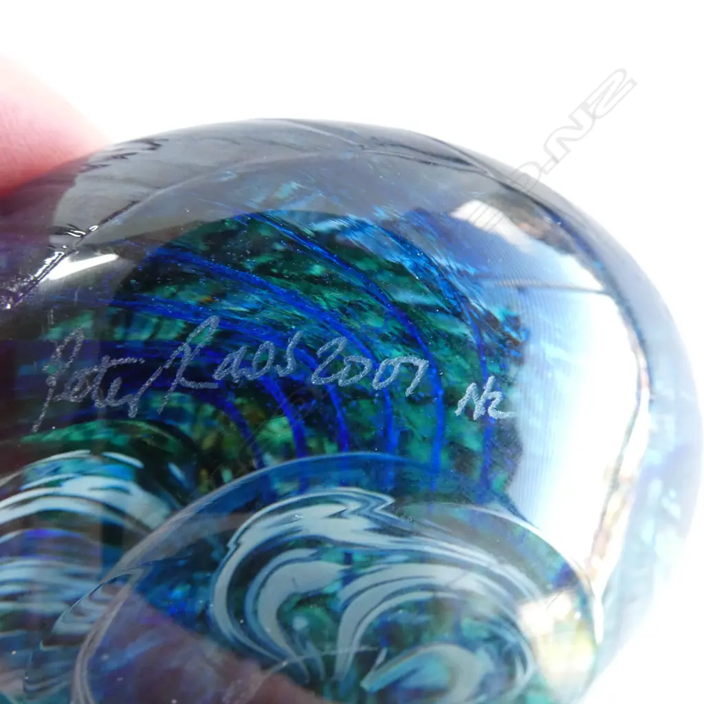 PETER RAOS ART GLASS PAPERWEIGHT signed & dated 2007 Dia.100mm Image 1++