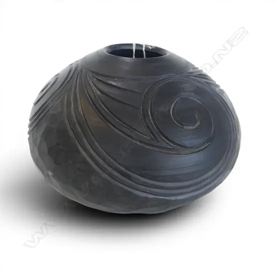 WAYNE TASKER, INCISED KORU PATTERN POTTERY VASE, W.240mm 