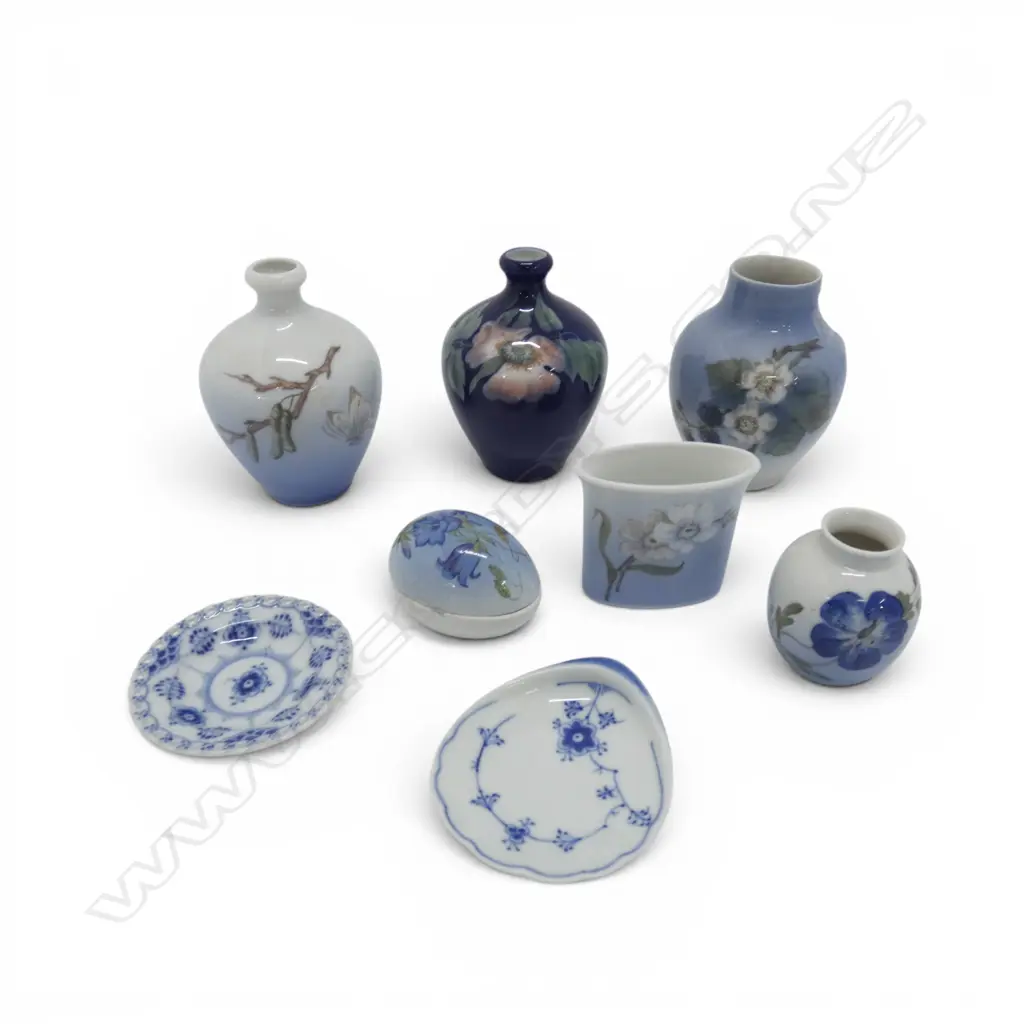 COLLECTION OF 8 ROYAL COPENHAGEN MINIATURES  Image 1++