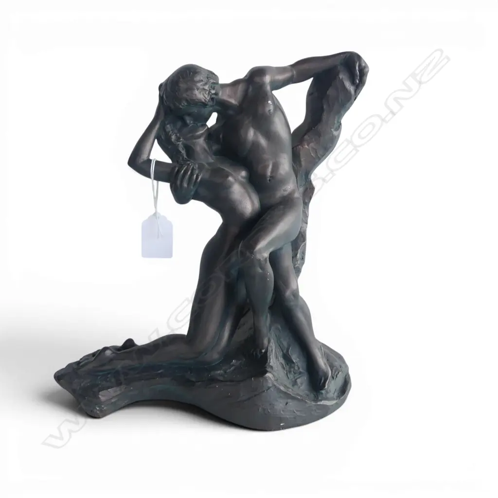 MODERN RESIN STATUE, LOVERS EMBRACING H.280mm Image 1++