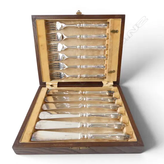CASED 6 PLACE FISH SET 