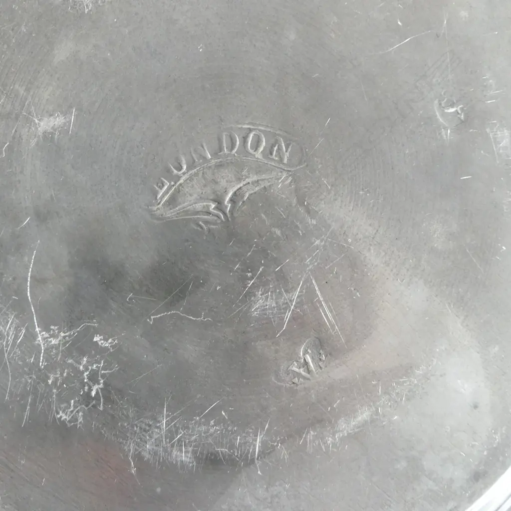 ANTIQUE PEWTER PLATE with touchmark, London, Dia.240mm Image 1++
