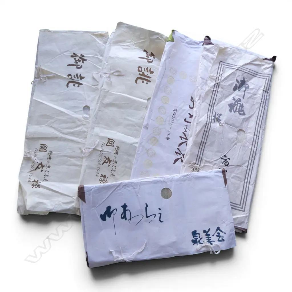 5 VARIOUS VINTAGE JAPANESE FINE KIMONO  MOSTLY LIGHT COLOURS   Image 1++