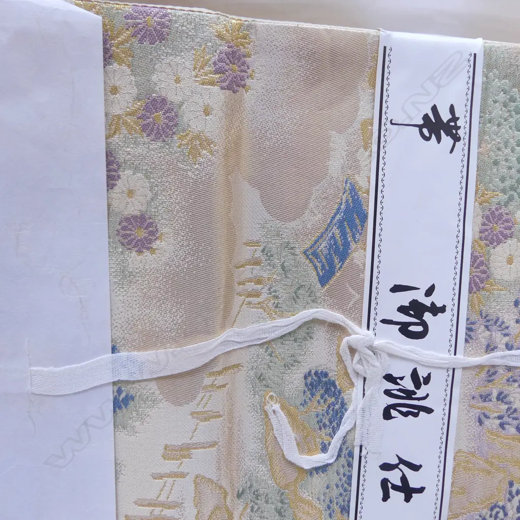 5 VARIOUS VINTAGE JAPANESE FINE KIMONO  MOSTLY LIGHT COLOURS   Image 1++
