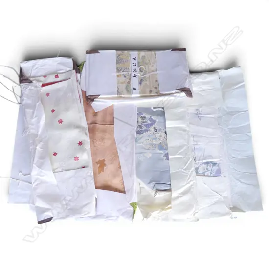 5 VARIOUS VINTAGE JAPANESE FINE KIMONO  MOSTLY LIGHT COLOURS  