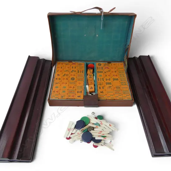 CASED MAH JONG SET + 4 WOODEN STANDS W.430mm