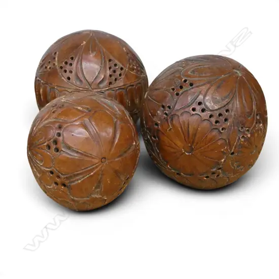3 L'ARTISAN PERFUMER CERAMIC AMBER POMANDERS H.90mm