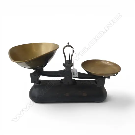 VICTORIAN CAST IRON BRASS PAN SCALES W.T. AVERY BIRMINGHAM, L.385MM