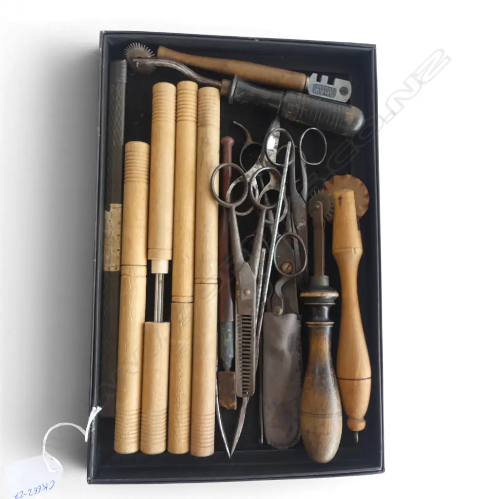 ASST. SEWING / CRAFTING IMPLEMENTS  Image 1++