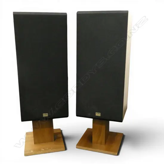 PR AUD AX A200 SPEAKERS ON STANDS H.885mm