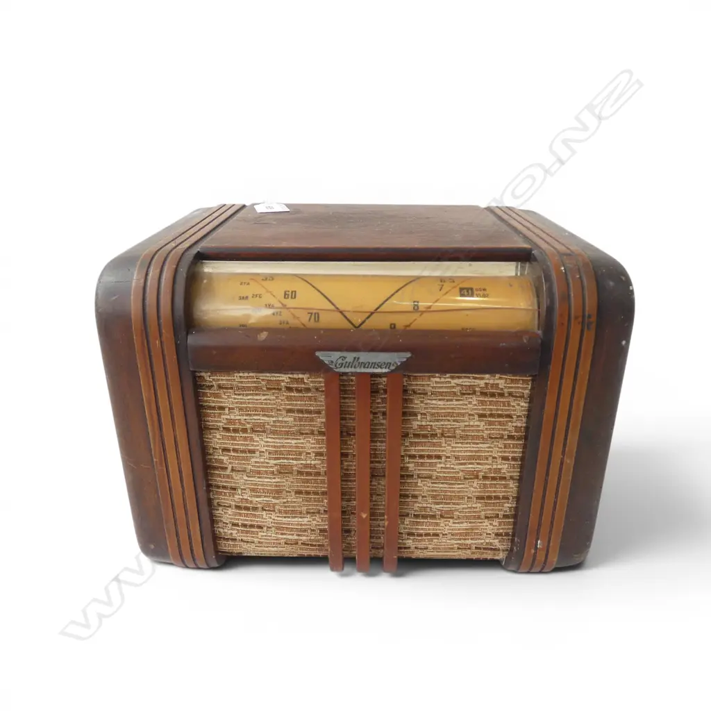 NEW ZEALAND GULBRANSEN RADIO, TYPE: 526, NO. 56079 FROM 1946, ONE CRACKED VALVE Image 1++