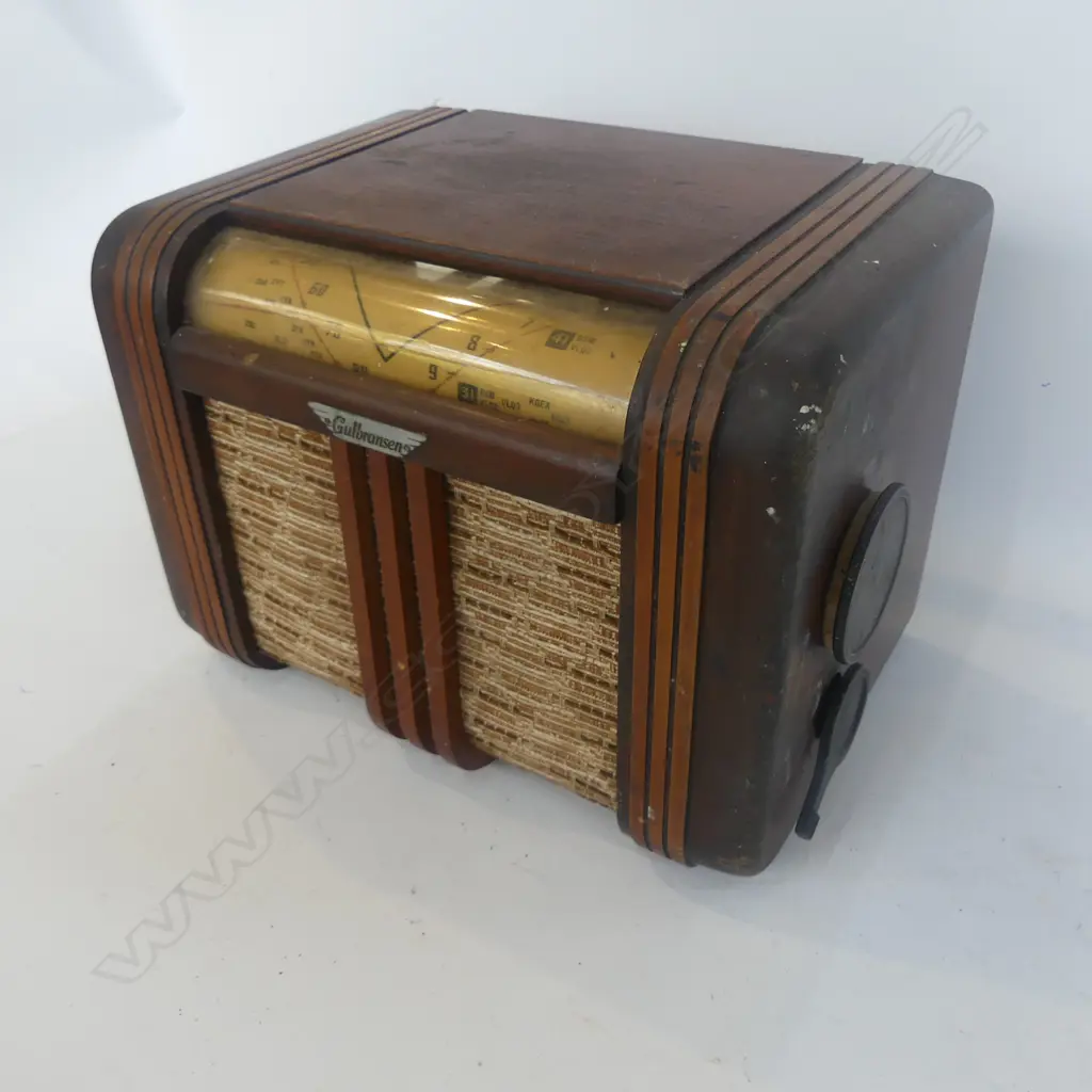 NEW ZEALAND GULBRANSEN RADIO, TYPE: 526, NO. 56079 FROM 1946, ONE CRACKED VALVE Image 1++