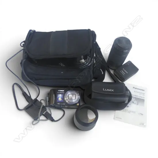 LUMIX 26X FULL HD CAMERA w. BAG OF ACCESSORIES 