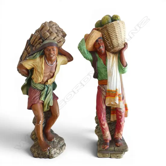 2 BOSSON WALL FIGURES H.400mm