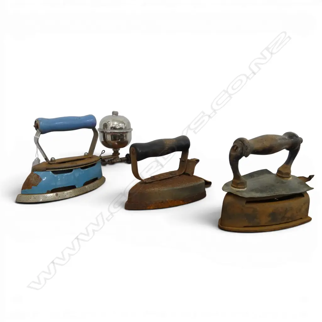 3 VINTAGE CLOTHES IRONS L.260mm Image 1++
