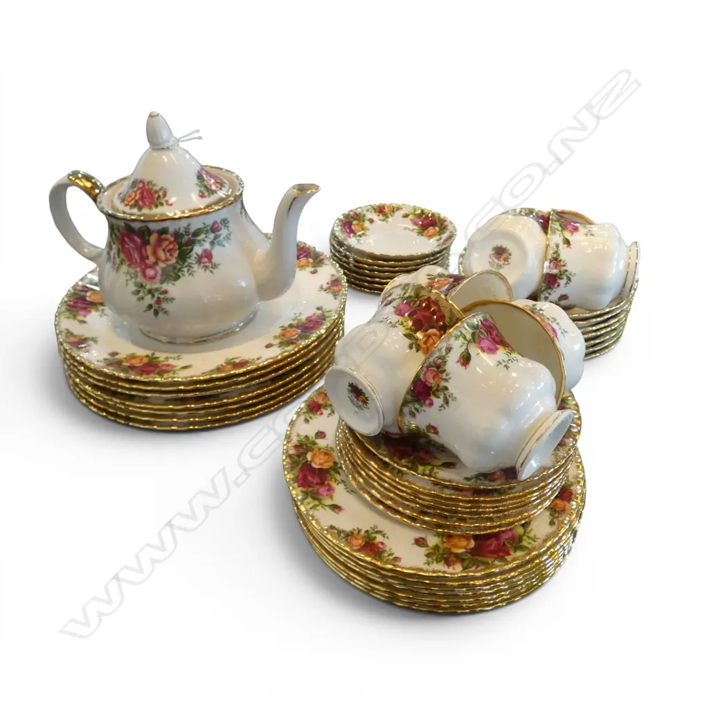 28 PCES OLD COUNTRY ROSES + JAPANESE 'ENGLISH GARDEN' TEAPOT Image 1++