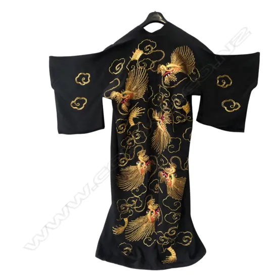 BLACK ROBE w. EMBROIDERED DRAGONS