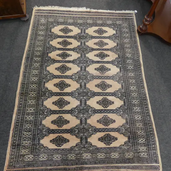 HAND KNOTTED WOOL PILE RUG 1820x1260mm