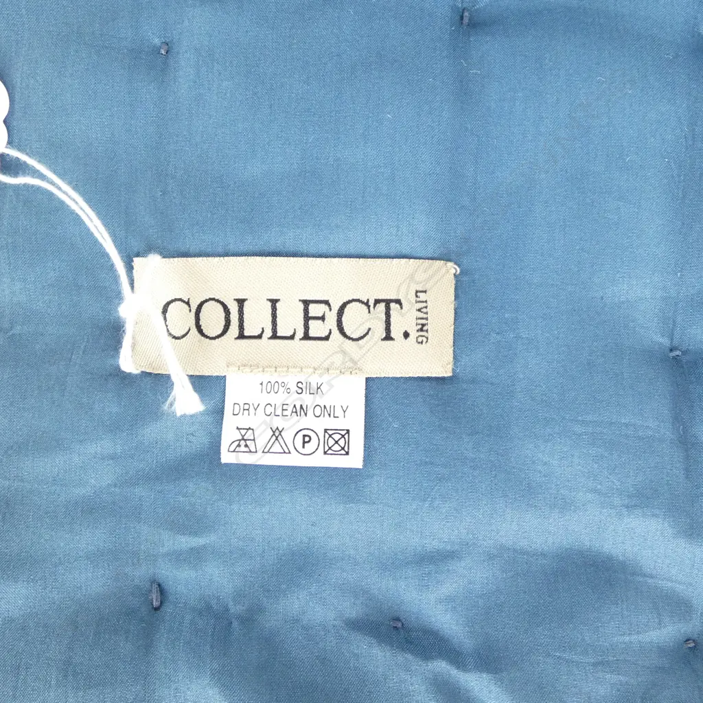 'COLLECT LIVING' 100% SILK QUEEN BEDSPREAD Image 1++