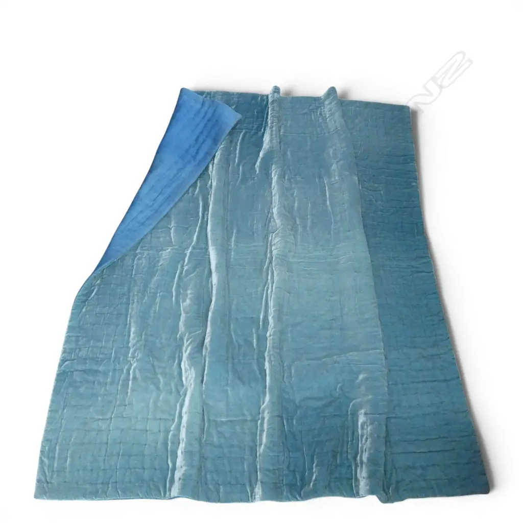 'COLLECT LIVING' 100% SILK QUEEN BEDSPREAD Image 1++