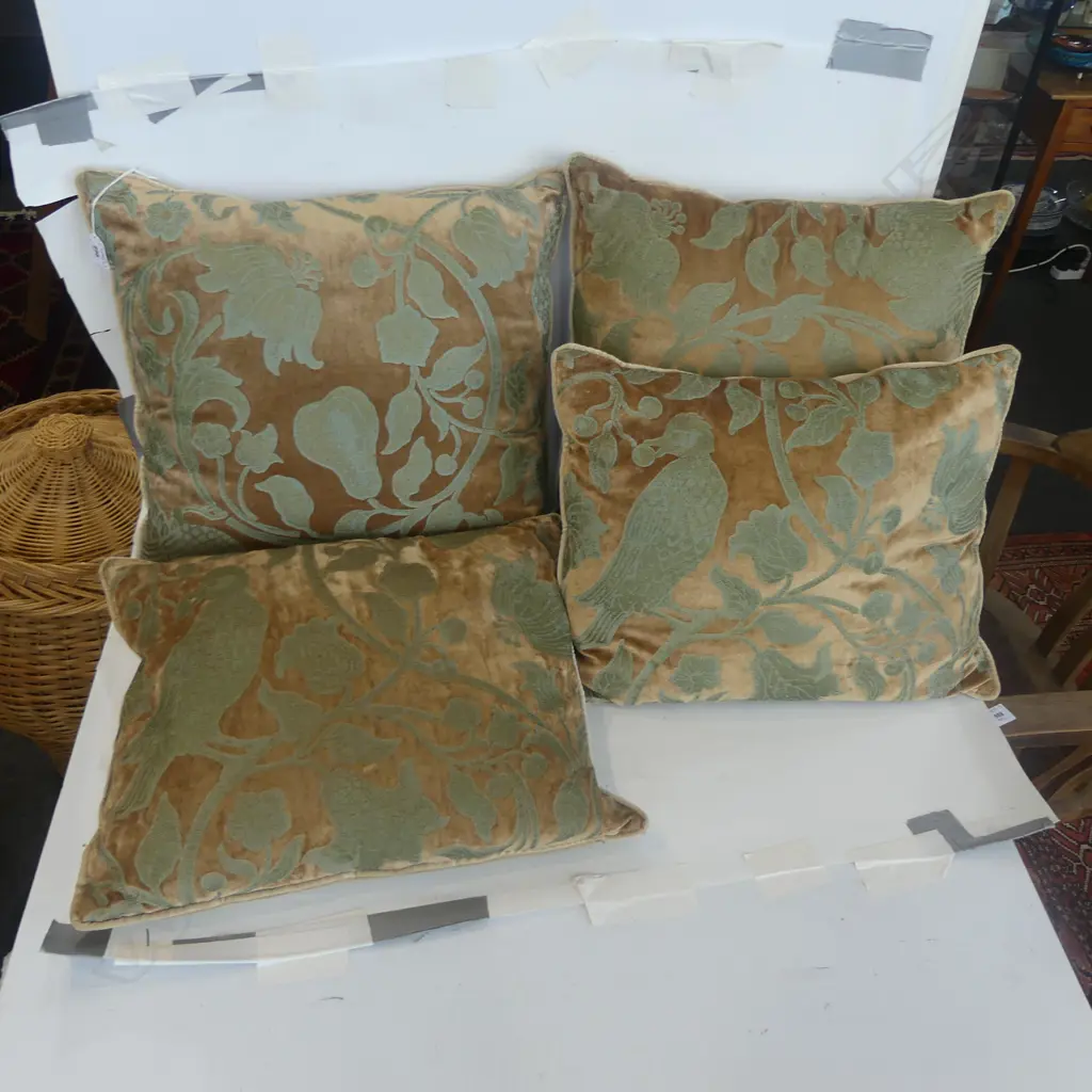 4 VELVET CUSHIONS w. PRINTED DESIGN; 2x 500x500, 2x 390x500mm Image 1++