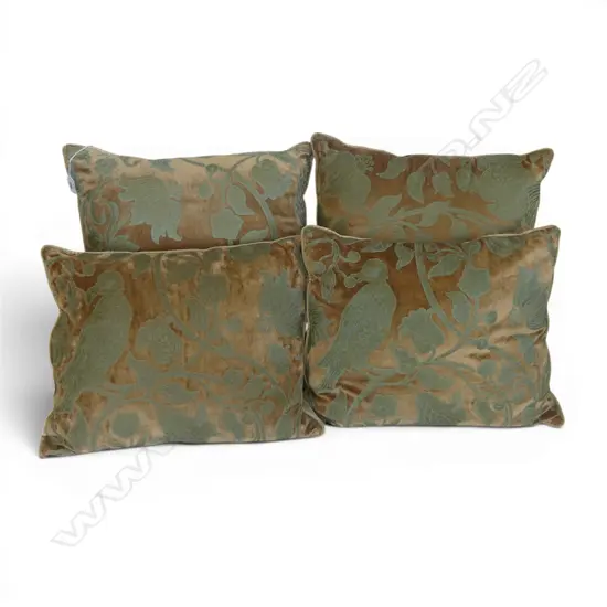 4 VELVET CUSHIONS w. PRINTED DESIGN; 2x 500x500, 2x 390x500mm